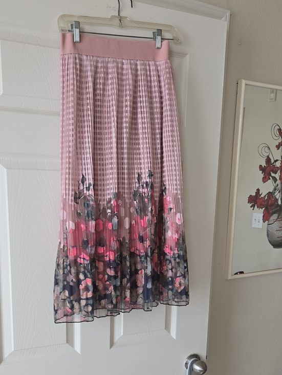 Metro Wear Dresses & Skirts - Metro Wear Pink Floral Pleated Midi Skirt